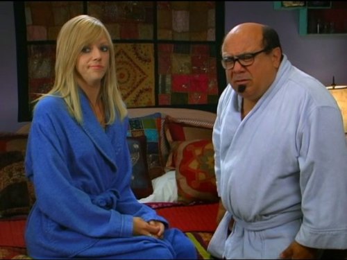 &quot;It's Always Sunny in Philadelphia&quot; Dennis and Dee's Mom Is Dead
