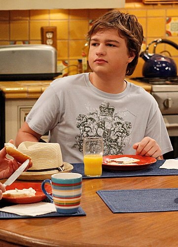 "Two and a Half Men" This Is Not Gonna End Well Technical Specifications