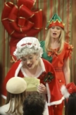 "2 Broke Girls" And the Very Christmas Thanksgiving | ShotOnWhat?