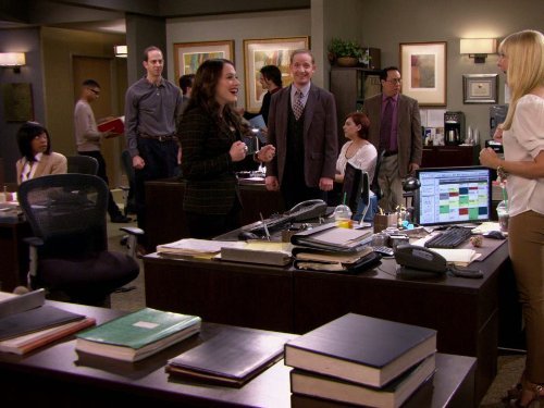 "2 Broke Girls" And the Temporary Distraction