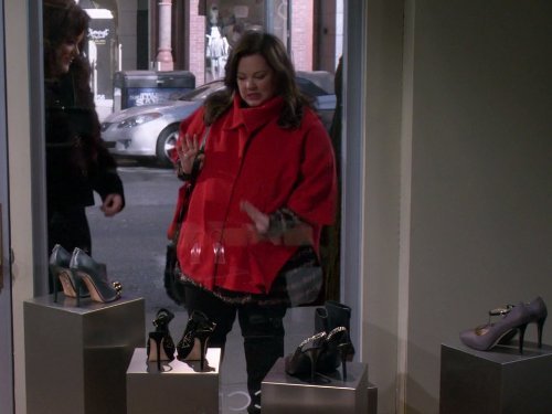 "Mike & Molly" Shoeless Molly Flynn