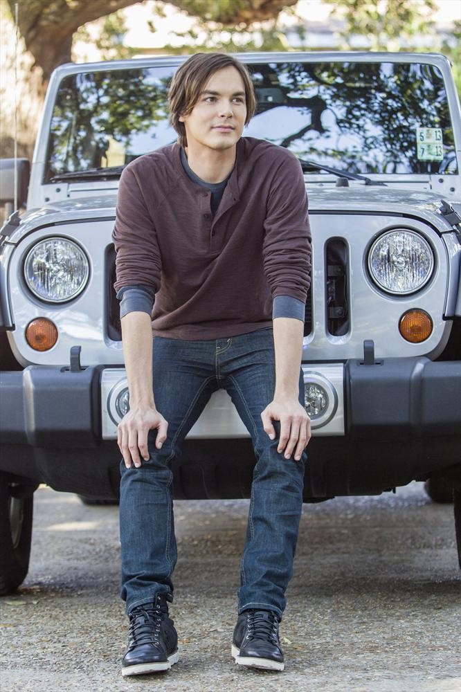 &quot;Ravenswood&quot; Home Is Where the Heart Is (Seriously Check the Floorboards)