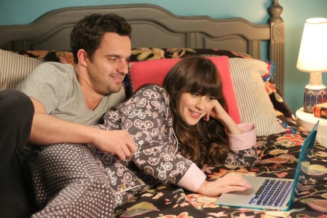 "New Girl" Clavado En Un Bar