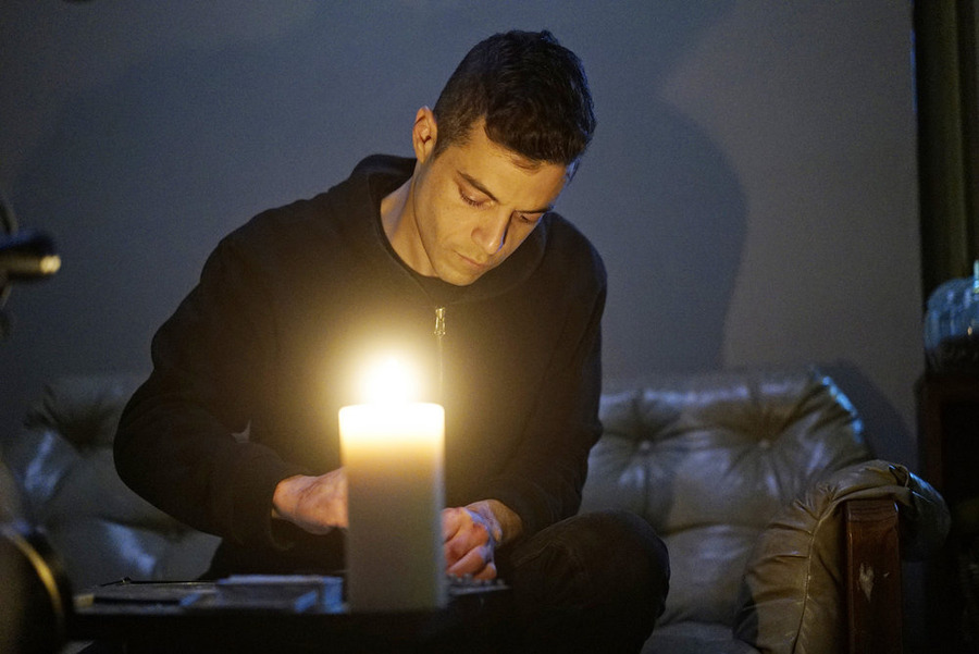 &quot;Mr. Robot&quot; eps1.1_ones-and-zer0es.mpeg